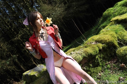 20 04 16 19212020 02 Aerith From Final Fantasy VII, as you've never seen her before x 3840x2560