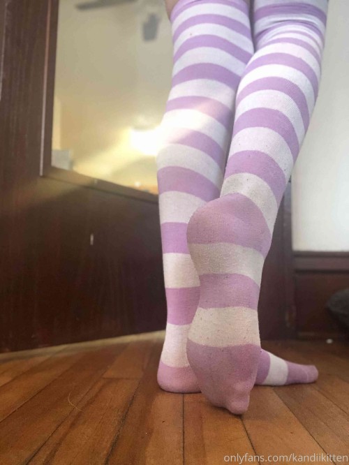 kandiikitten 05 09 2020 112549039 my cute purple striped socks