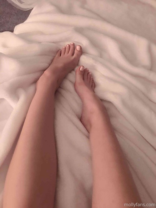 moremolly 18 01 2020 19216556 I heard someone say they wanted to see my toes