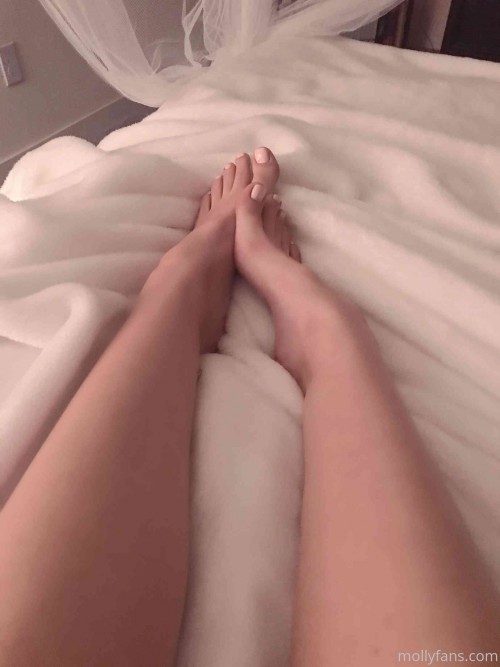 moremolly 18 01 2020 19216557 I heard someone say they wanted to see my toes
