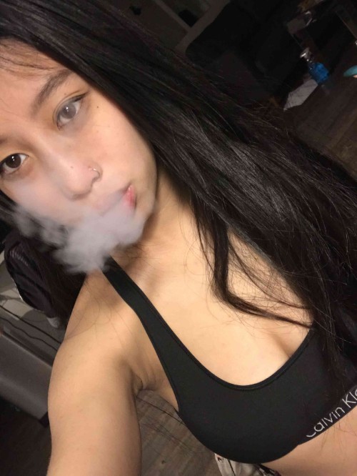 jadekushxiii 01 04 2018 2085583 smokey girl
