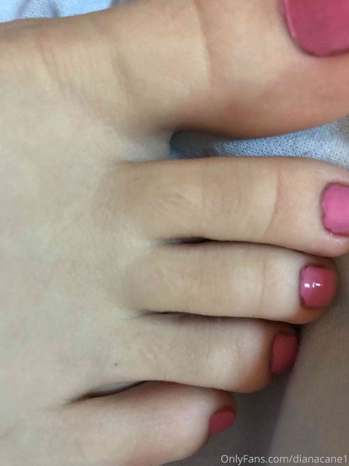 dianacane1 09 04 2020 30725205 Do you like my toes LIKE IF YOU WANT MORE PICS EVERYDAY