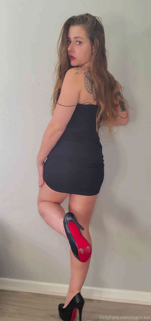 marzi.kat 23 01 2021 1438158556 A few more pics from my black dress and red bottoms se