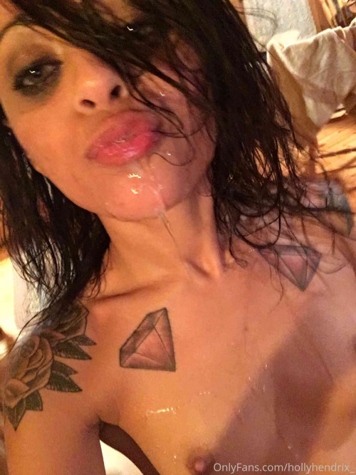 hollyhendrix 01 07 2019 8151360 THIS is how I should look after we fuck