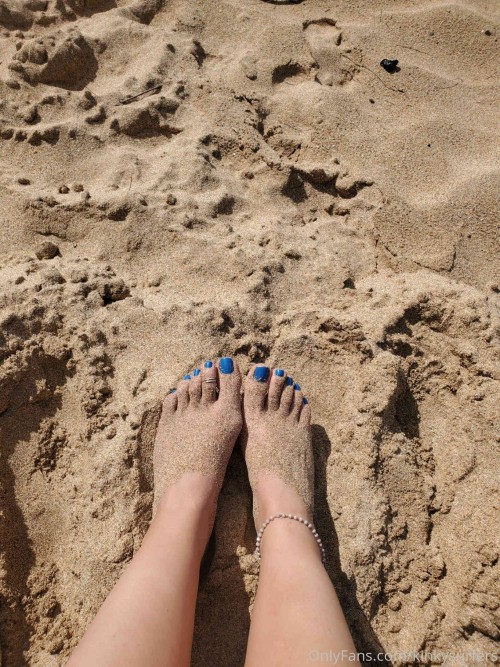kinkysurfers 16 11 2020 164453220 Who likes my blue toes