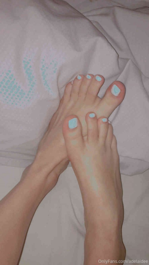 adestoex 15 03 2020 25801153 White toes