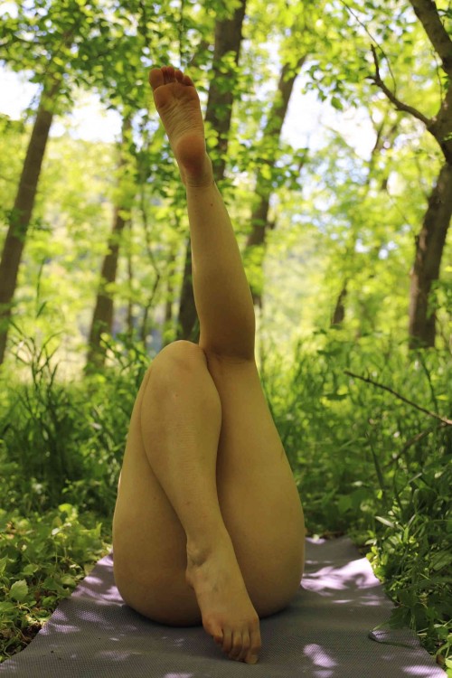 abbyopel 03 06 2021 2126680316 Come join me for some yoga in the forest and watch me stretch out the