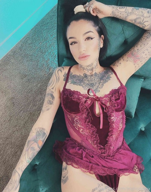 leighravenx 03 12 2020 1378860105 Waiting for you in my DM